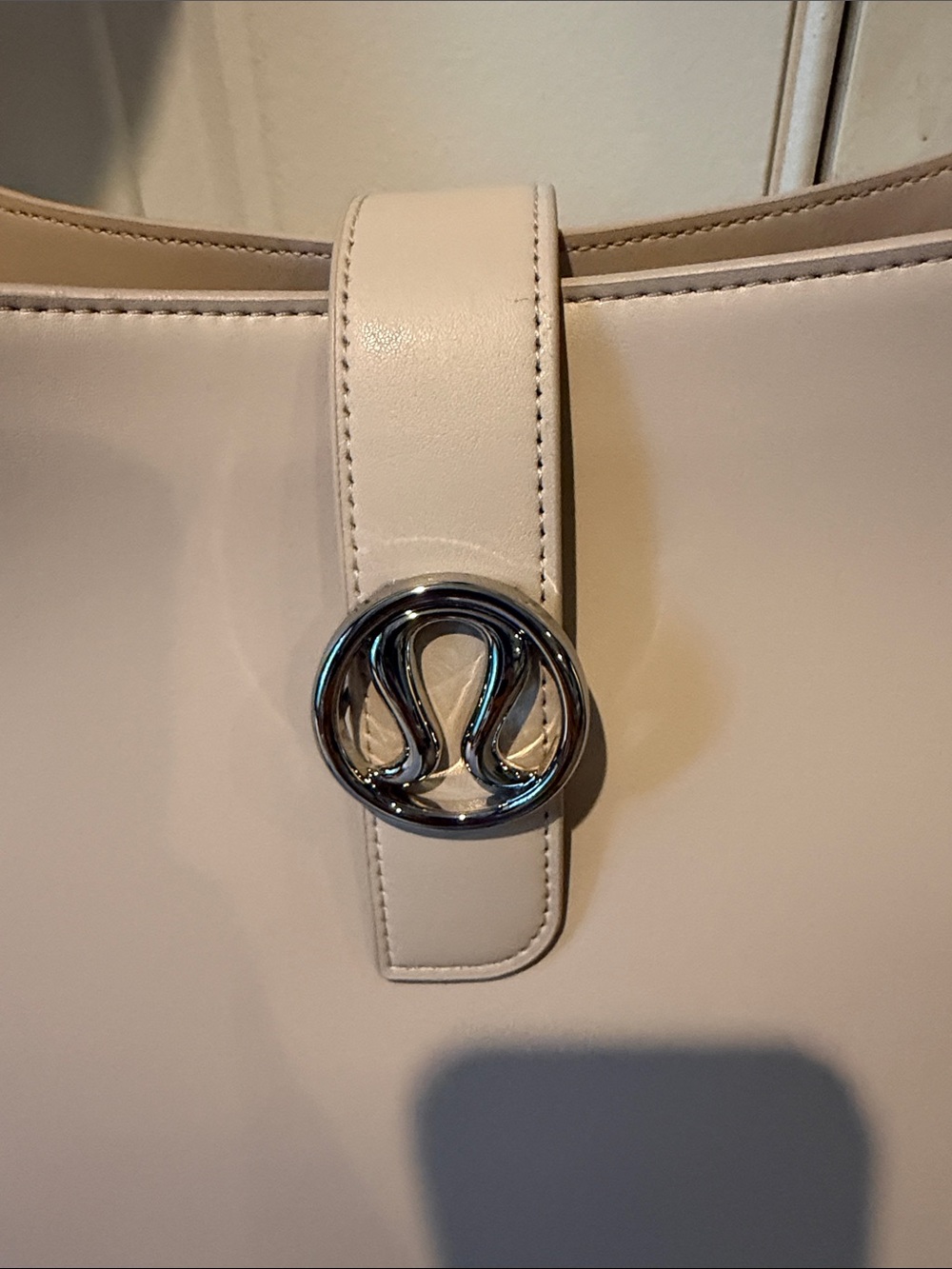 Lululemon Alternative Leather 8L shoulder bag new with Dustbag - Picture 2 of 7